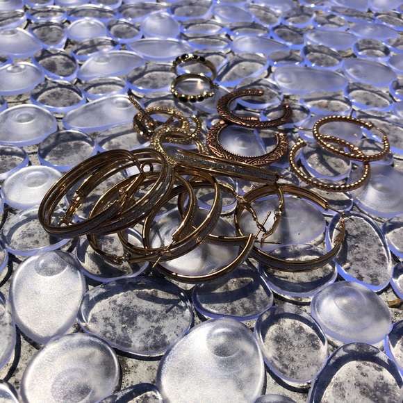 8 pair lot // GOLD & RHINESTONE hoop earrings CLASSY - Picture 4 of 8